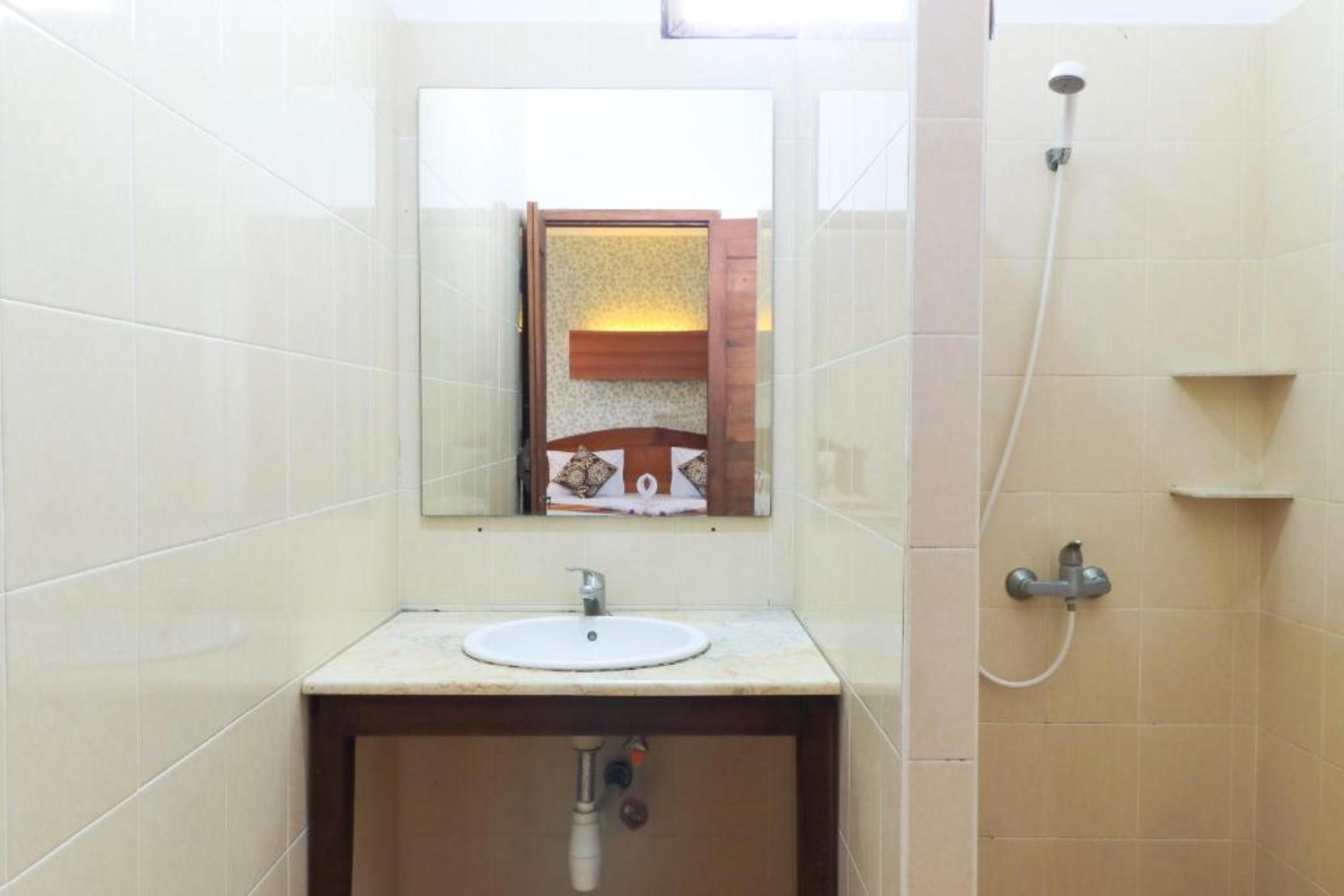 Ayu Lili Garden Hotel Kuta Kuta Lombok Exteriör bild